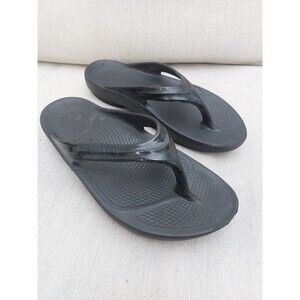 Oofos Oolala Recovery Sandals Womens Size US 9 Luxe Shiny Flip Flop Thong Black